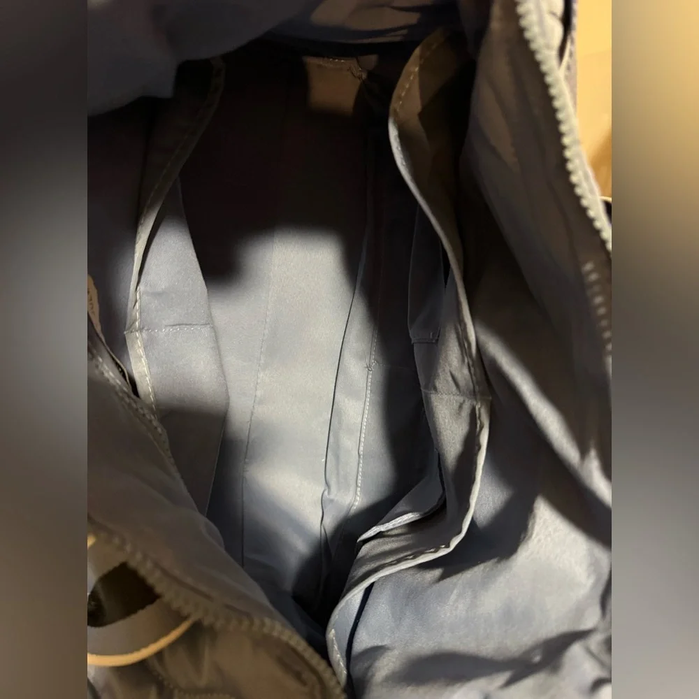 Sincerely Jules weekender Duffle Bag -Cosmetic bag included - Picture 9 of 10